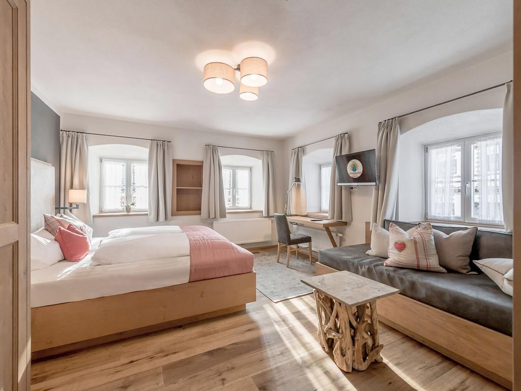 ホテル Schneiderwirt Nußdorf am Inn エクステリア 写真